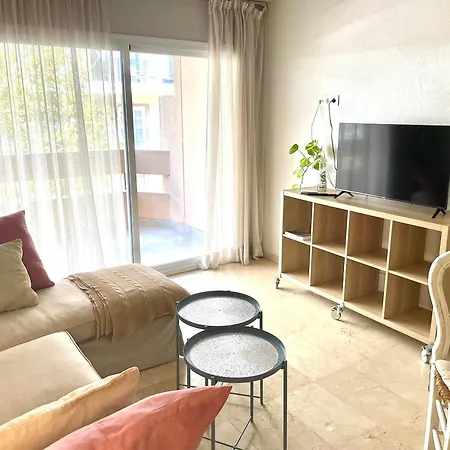 Marbella Centro Amplio Apartamento Con Parking Gratis Y Terraza - Magnolia Properties